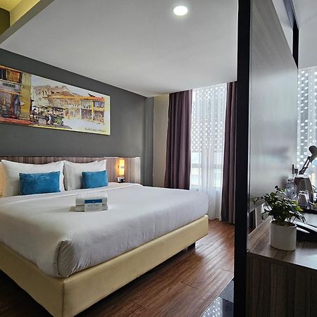 Days Hotel & Suites By Wyndham Fraser Business Park Kl Kuala Lumpur Esterno foto