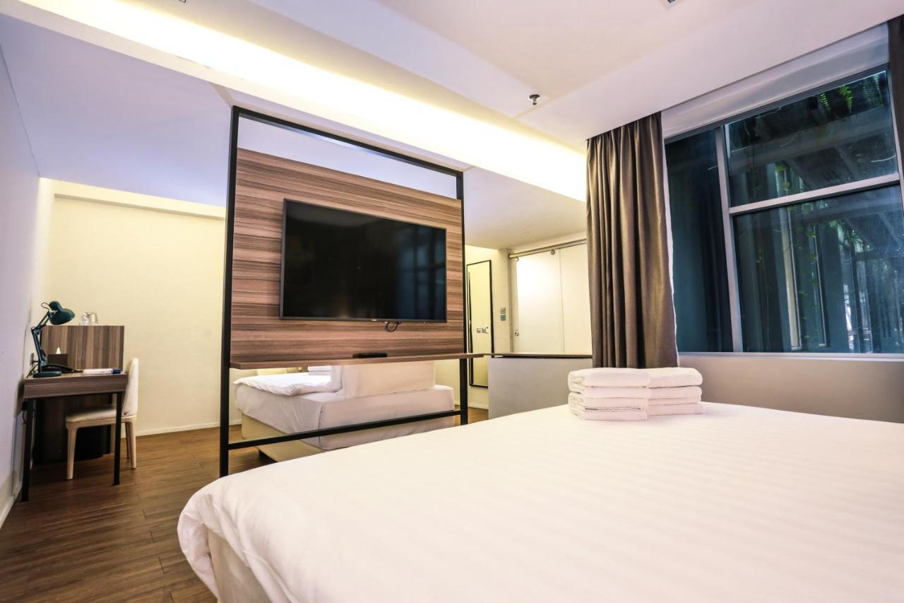 Days Hotel & Suites By Wyndham Fraser Business Park Kl Kuala Lumpur Esterno foto