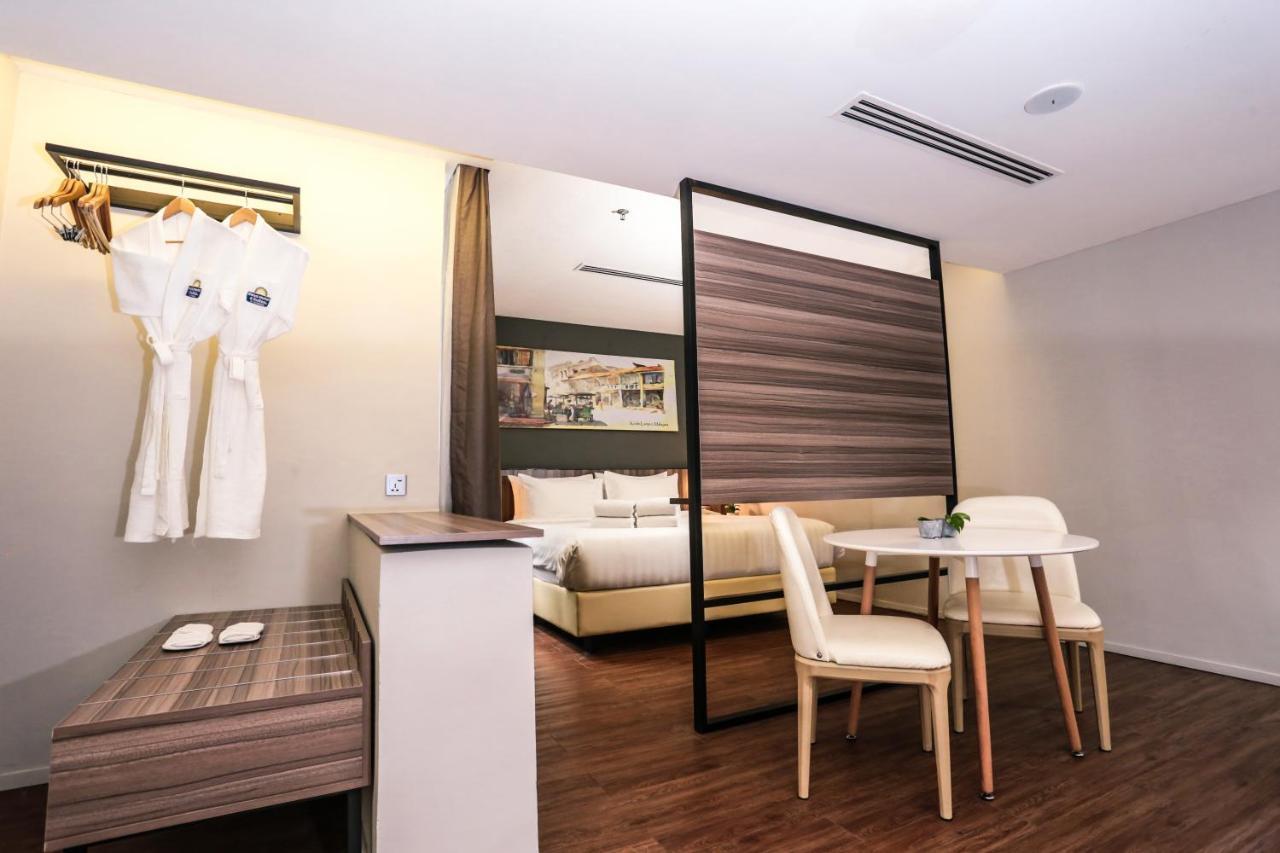 Days Hotel & Suites By Wyndham Kl - Chan Sow Lin Mrt Or Lrt Kuala Lumpur Esterno foto
