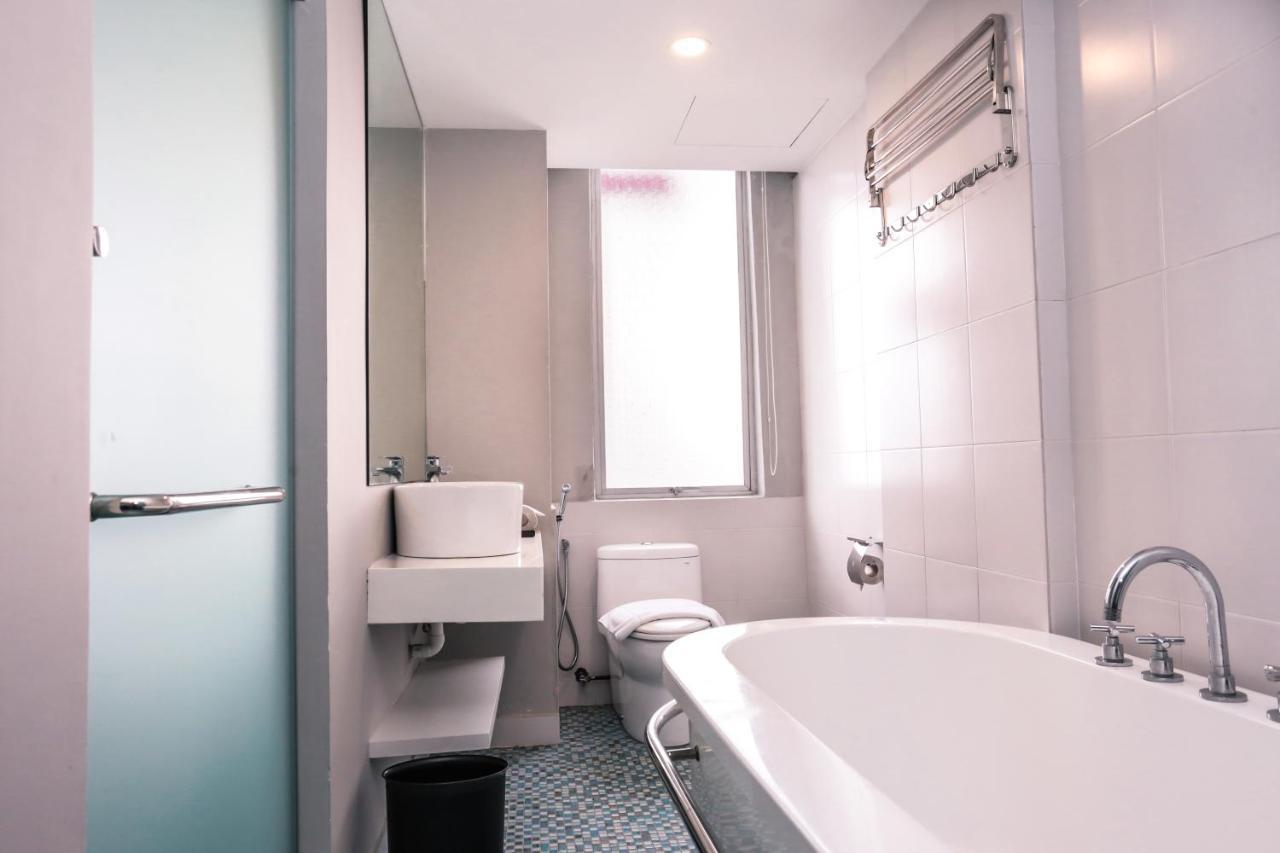 Days Hotel & Suites By Wyndham Kl - Chan Sow Lin Mrt Or Lrt Kuala Lumpur Esterno foto
