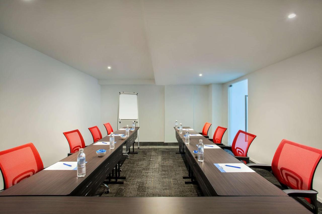 Days Hotel & Suites By Wyndham Kl - Chan Sow Lin Mrt Or Lrt Kuala Lumpur Esterno foto