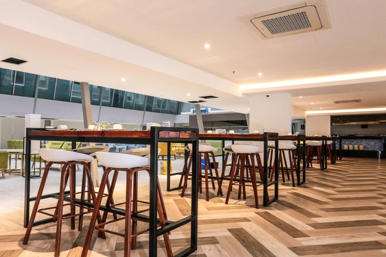 Days Hotel & Suites By Wyndham Kl - Chan Sow Lin Mrt Or Lrt Kuala Lumpur Esterno foto