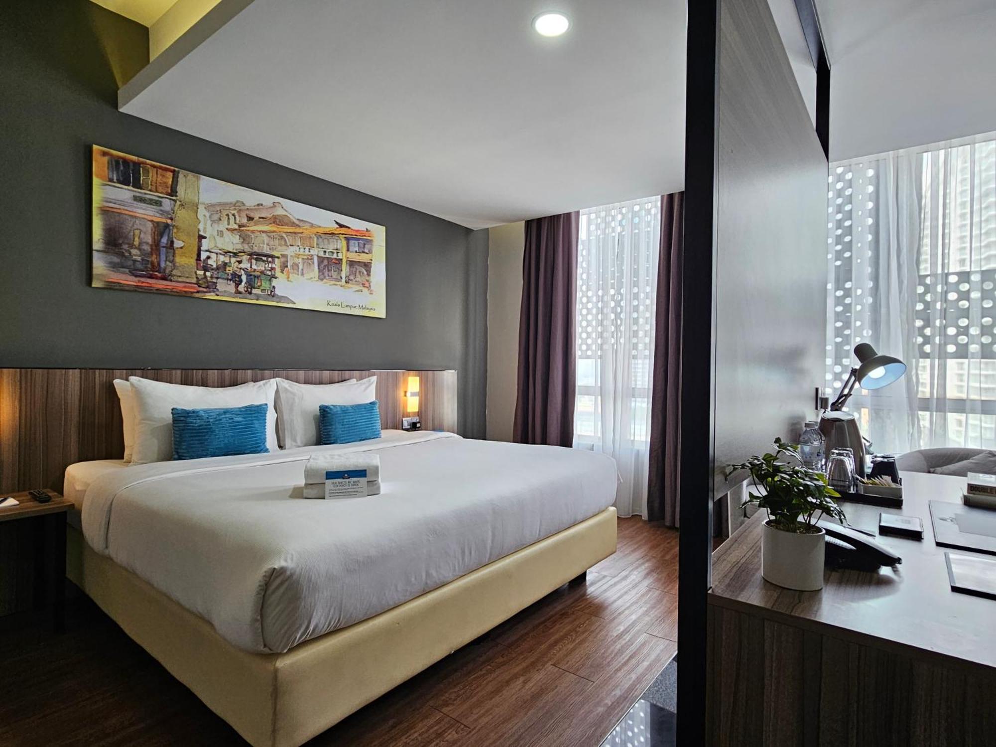 Days Hotel & Suites By Wyndham Kl - Chan Sow Lin Mrt Or Lrt Kuala Lumpur Esterno foto