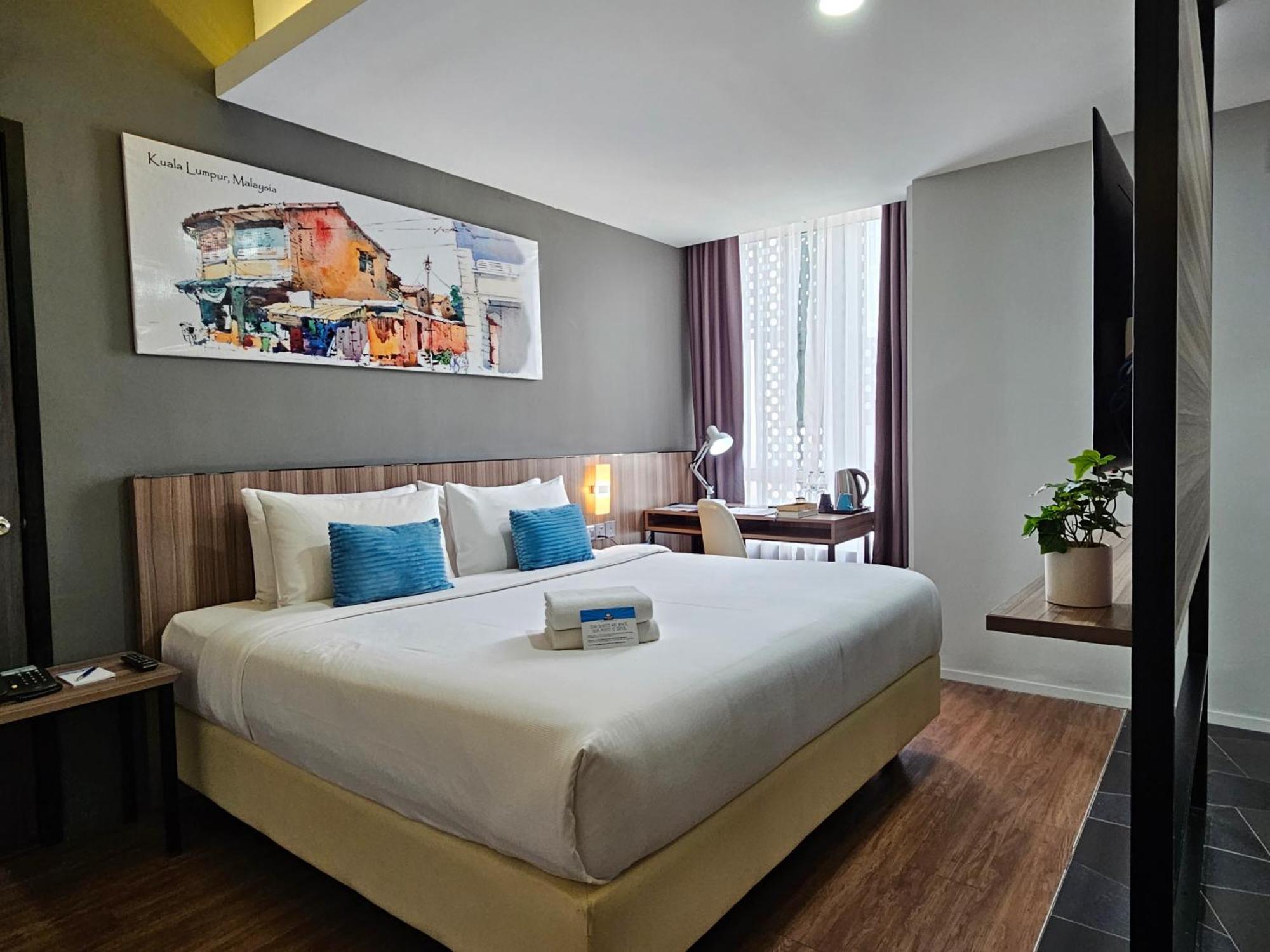 Days Hotel & Suites By Wyndham Kl - Chan Sow Lin Mrt Or Lrt Kuala Lumpur Esterno foto