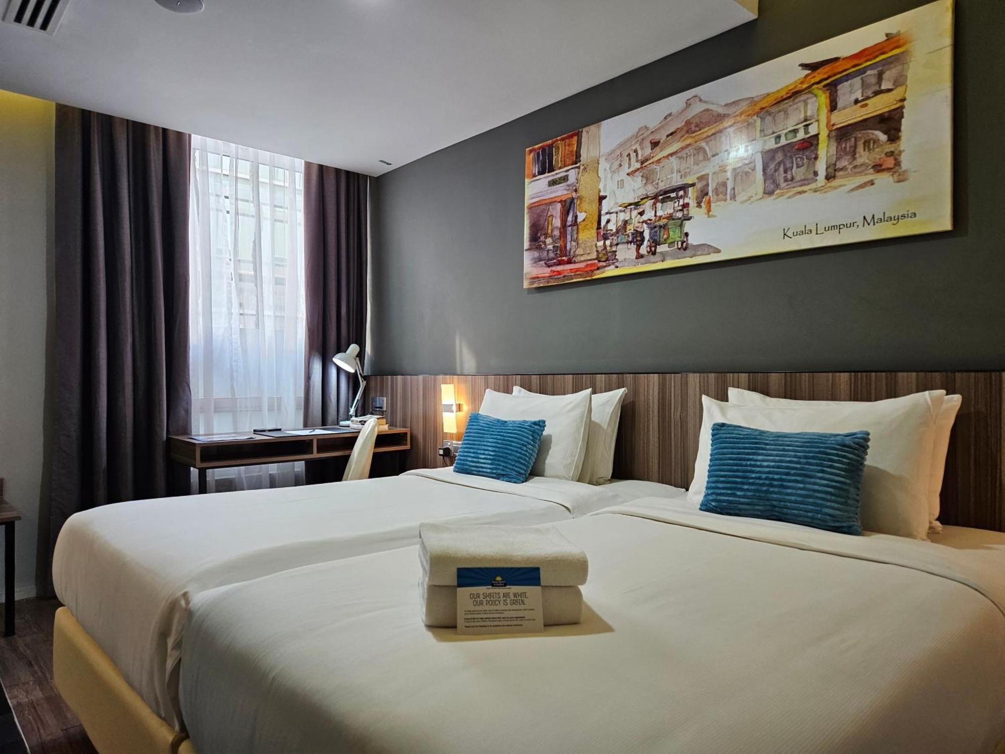 Days Hotel & Suites By Wyndham Kl - Chan Sow Lin Mrt Or Lrt Kuala Lumpur Esterno foto
