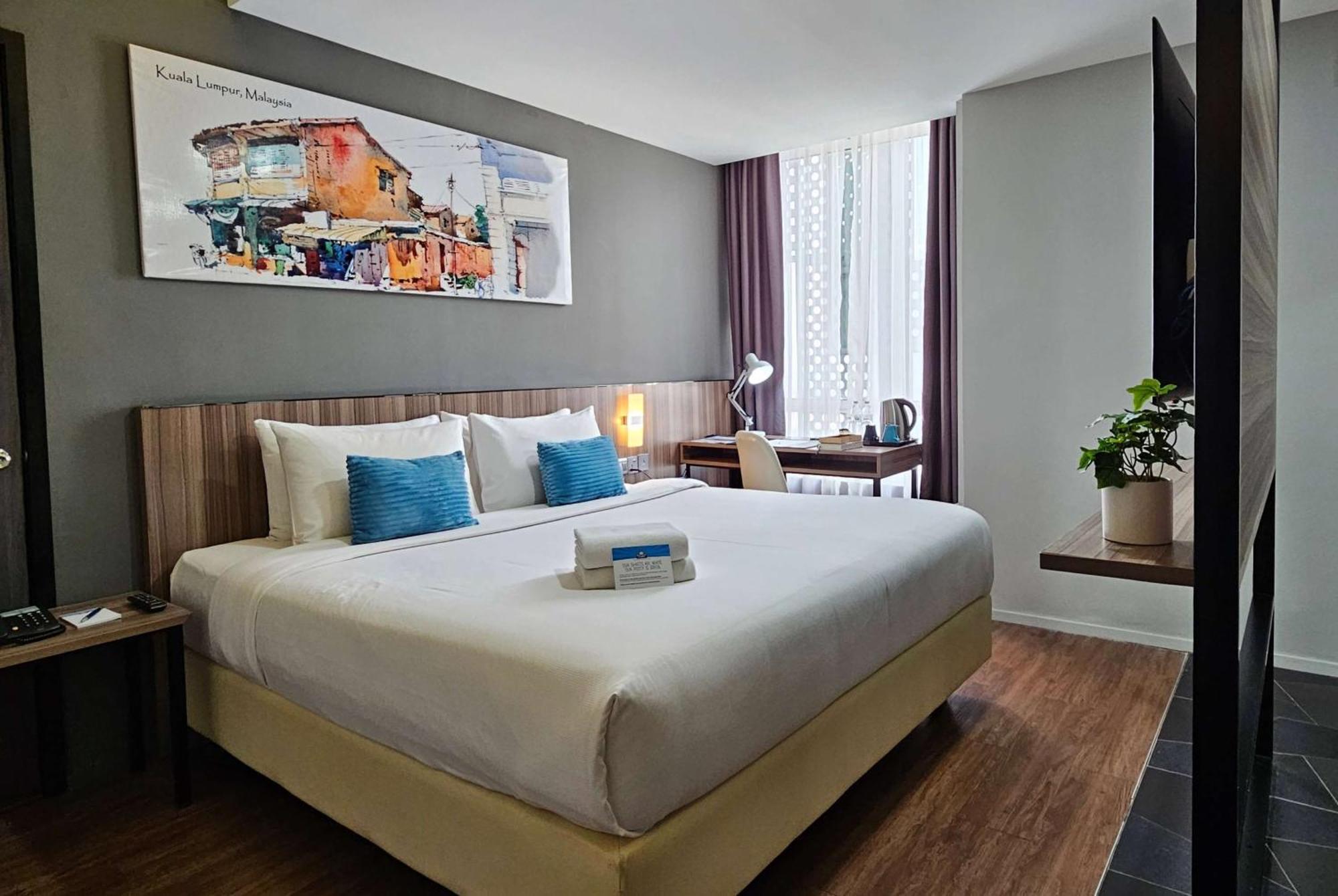 Days Hotel & Suites By Wyndham Kl - Chan Sow Lin Mrt Or Lrt Kuala Lumpur Esterno foto