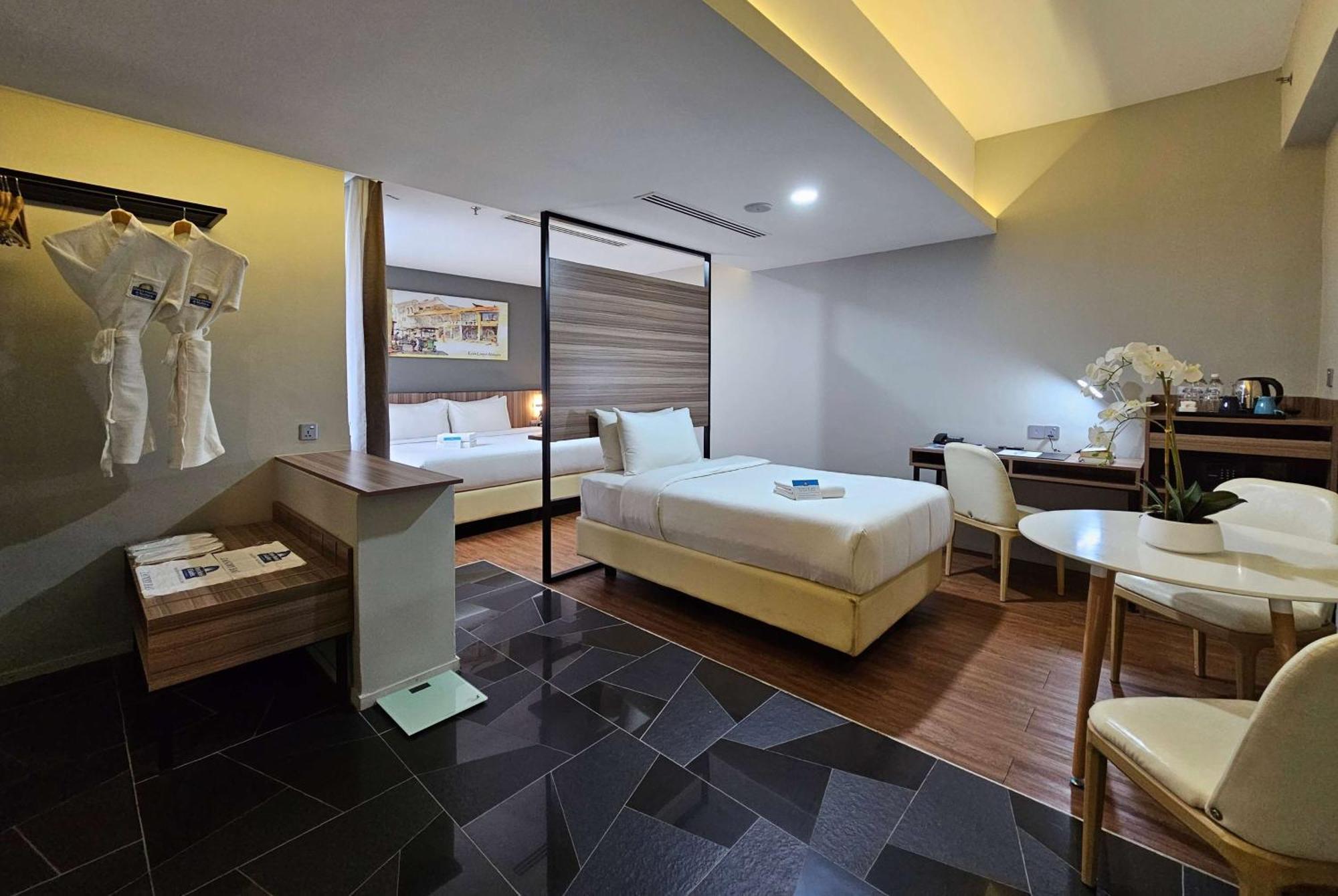 Days Hotel & Suites By Wyndham Kl - Chan Sow Lin Mrt Or Lrt Kuala Lumpur Esterno foto