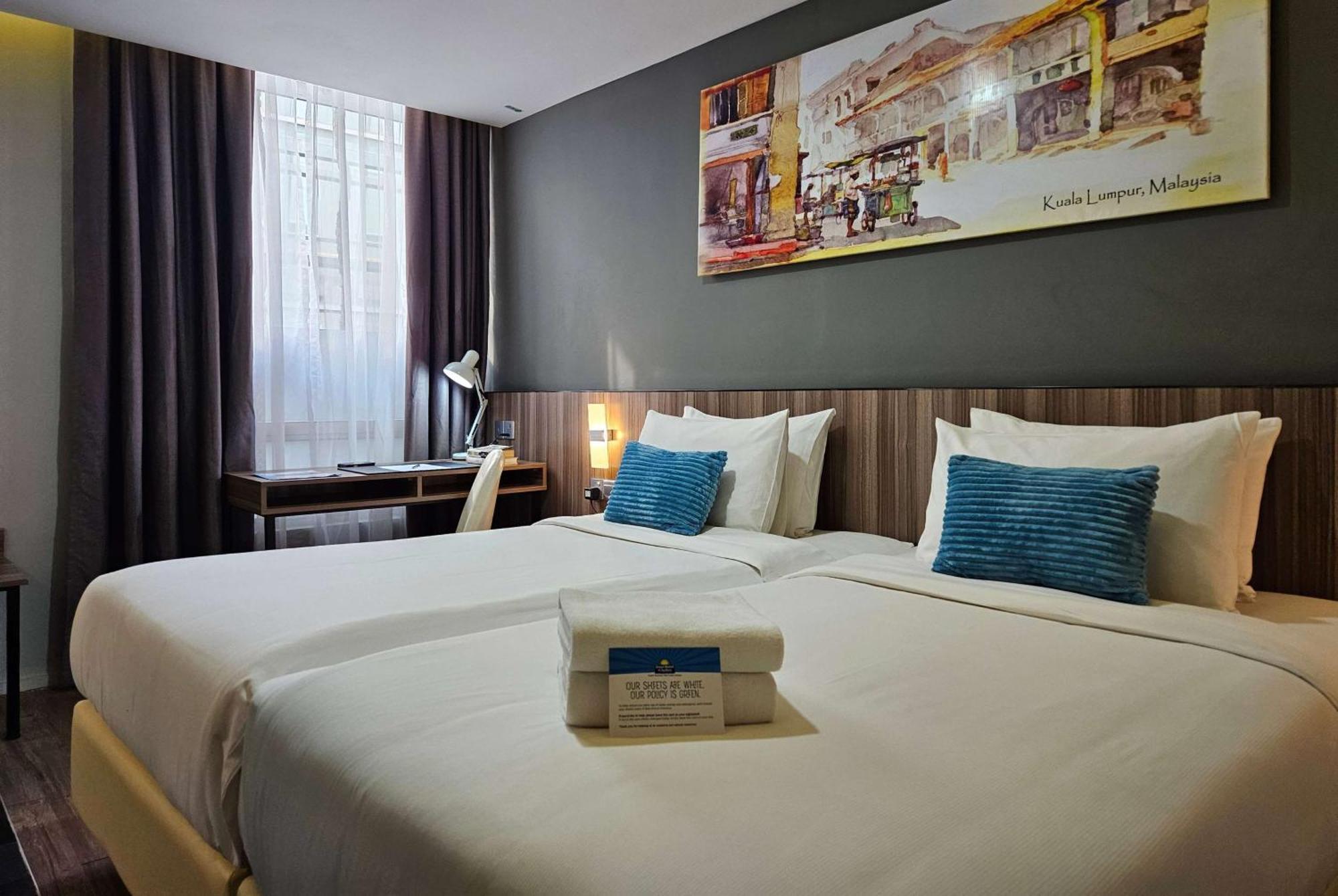 Days Hotel & Suites By Wyndham Kl - Chan Sow Lin Mrt Or Lrt Kuala Lumpur Esterno foto