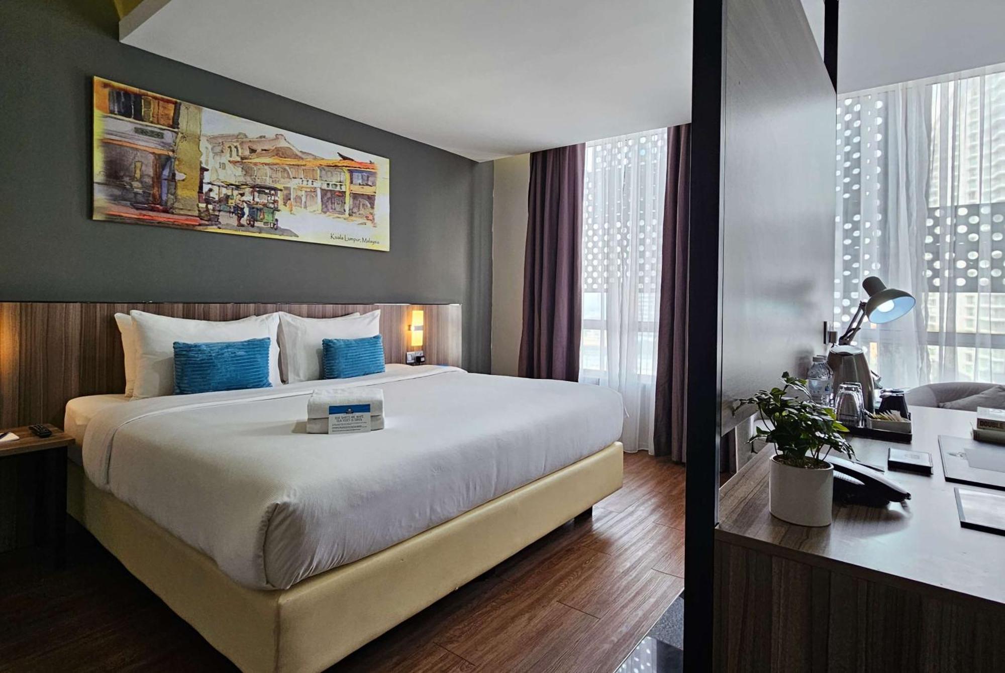 Days Hotel & Suites By Wyndham Kl - Chan Sow Lin Mrt Or Lrt Kuala Lumpur Esterno foto