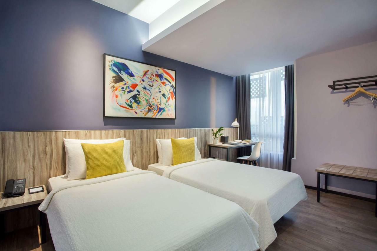 Days Hotel & Suites By Wyndham Kl - Chan Sow Lin Mrt Or Lrt Kuala Lumpur Esterno foto